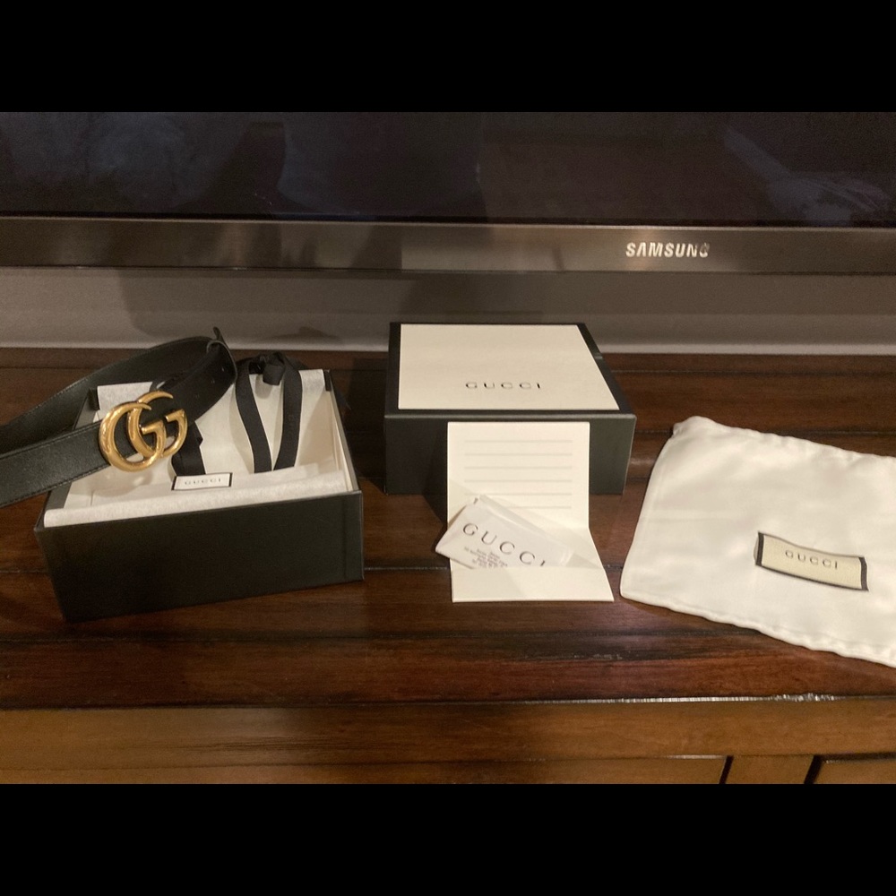 Gucci black leather double “g” belt Model# 414516